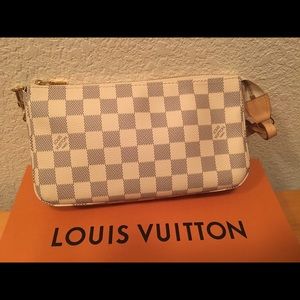 Hardly used Pochette Accessoires New Medium.